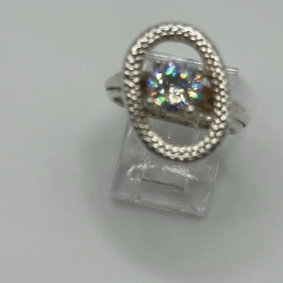 925 Exquisite Silver Swarovski Cystals Ring - Picture 2 of 5